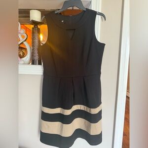 Iz Byer Black Midi Dress with Elegant Design